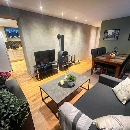 Two-Bedroom City Apartment With Fire Place, Free Parking And Fjordview Terrace - Calm And Central Alesund Exterior photo