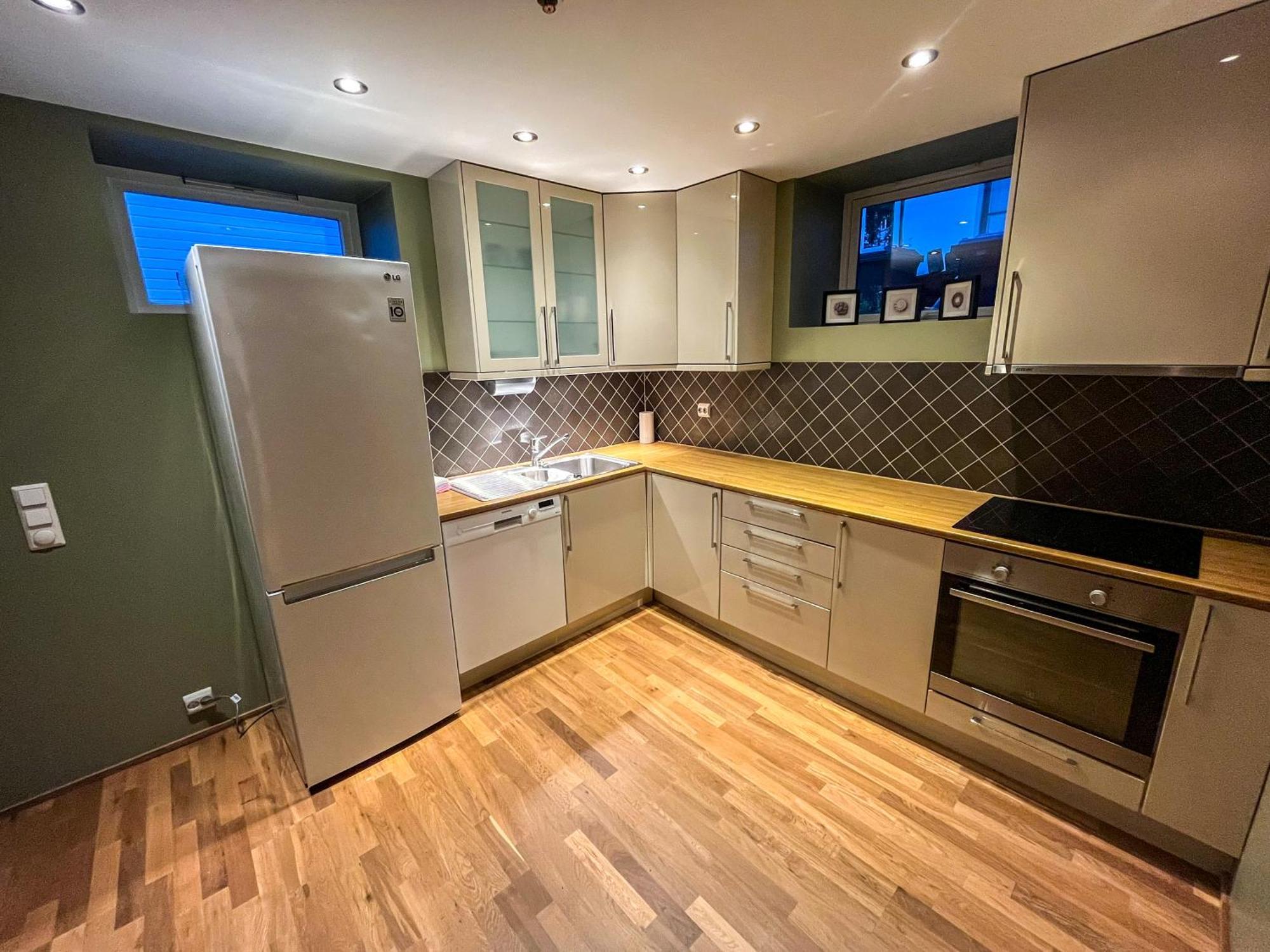 Two-Bedroom City Apartment With Fire Place, Free Parking And Fjordview Terrace - Calm And Central Alesund Exterior photo