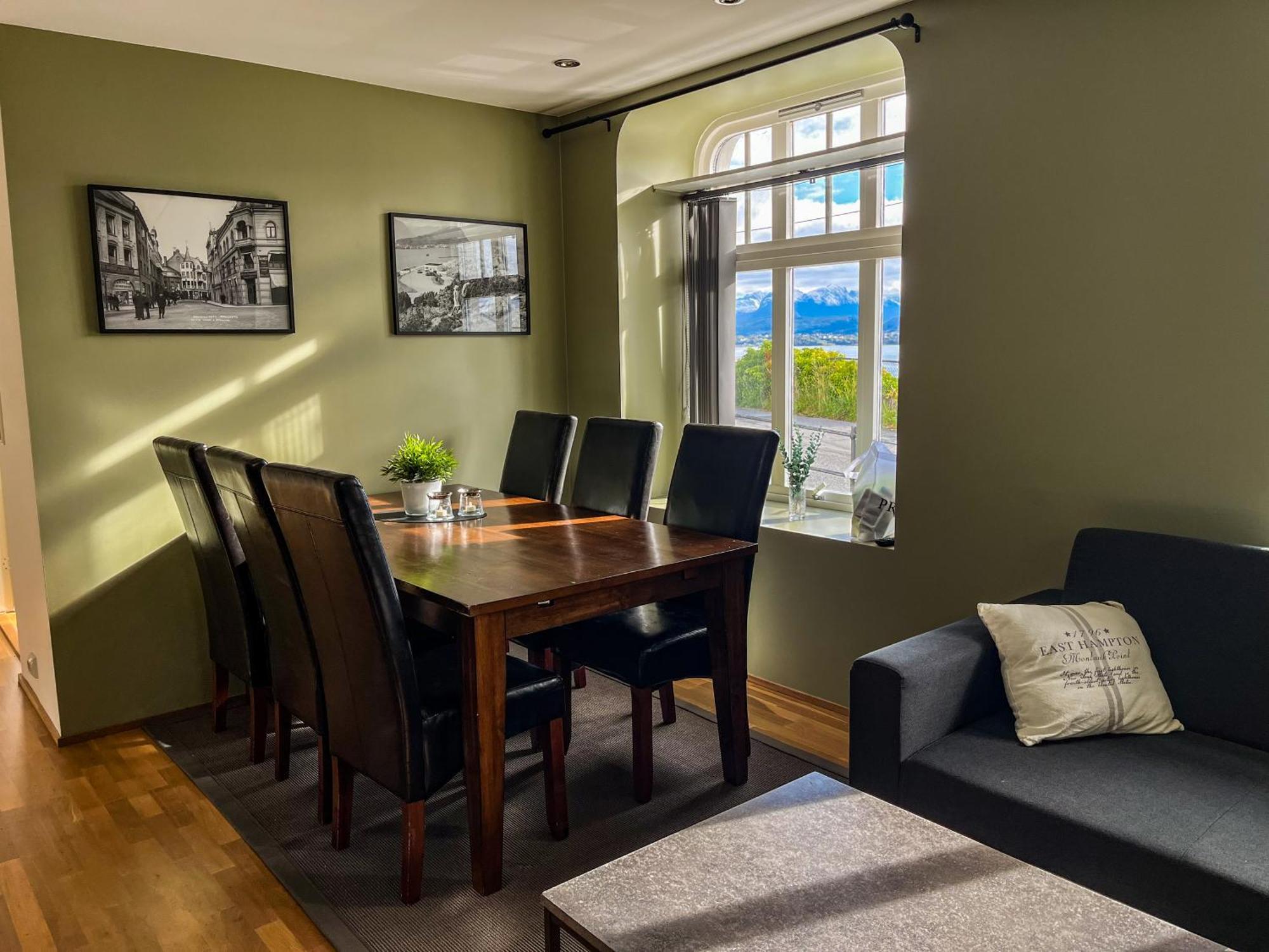 Two-Bedroom City Apartment With Fire Place, Free Parking And Fjordview Terrace - Calm And Central Alesund Exterior photo