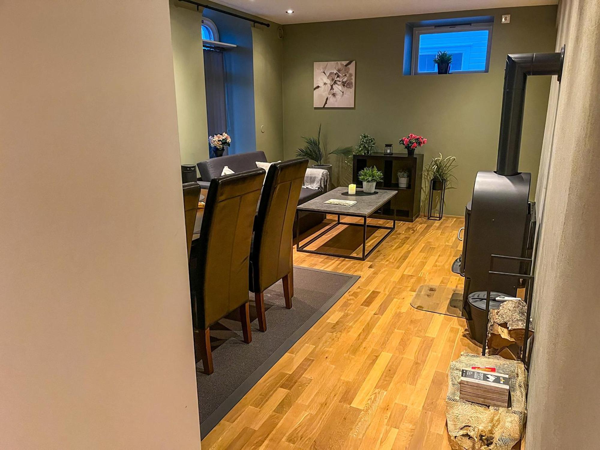 Two-Bedroom City Apartment With Fire Place, Free Parking And Fjordview Terrace - Calm And Central Alesund Exterior photo