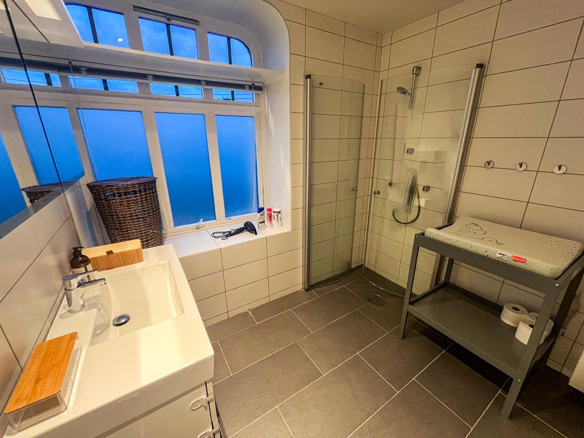 Two-Bedroom City Apartment With Fire Place, Free Parking And Fjordview Terrace - Calm And Central Alesund Exterior photo